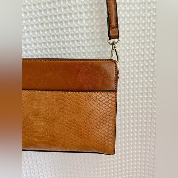 Women’s Simply Noelle Cognac faux leather crocodile pattern Crossbody Bag - Picture 6 of 16